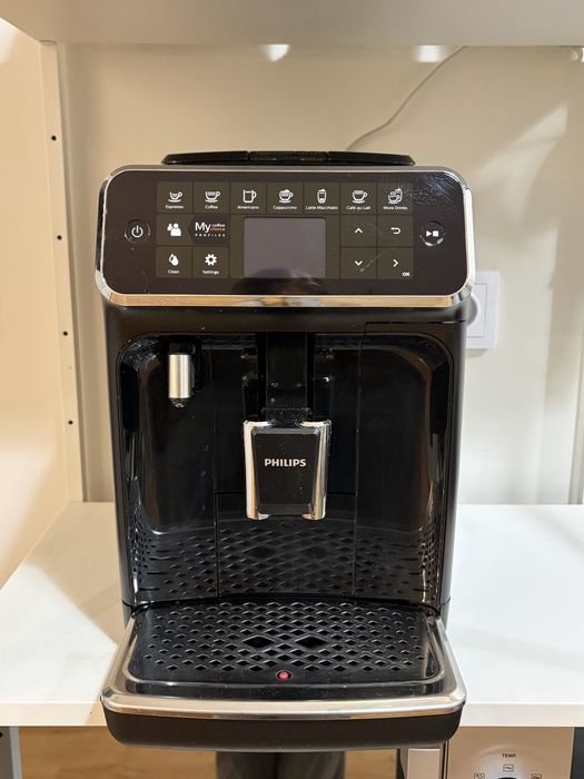 Ekspres ciśnieniowy Philips 4300 Series LatteGo