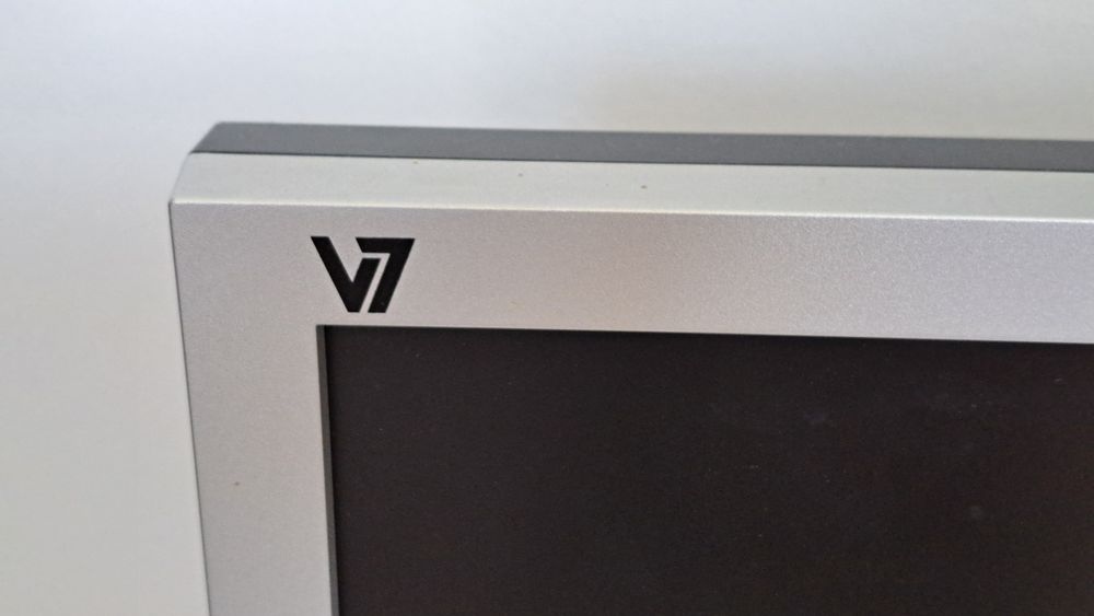 Monitor computador V7