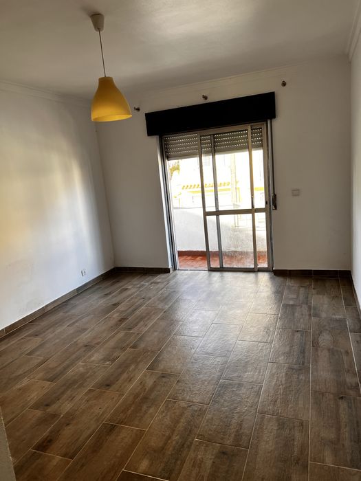 Aluga-se t4 vale milhaços