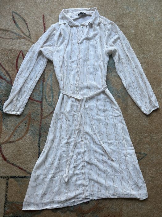 Kremowa sukienka rozmiar M