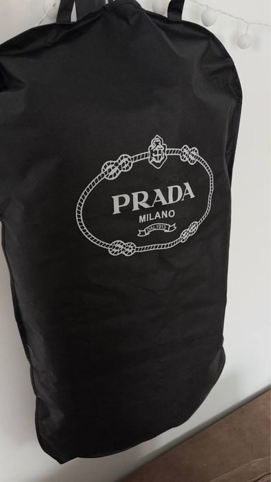 Пуховик Prada розмір М новий Куртка