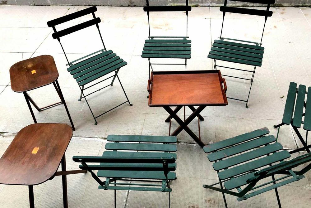 6 Cadeiras de Jardim e 4 mesas de apoio