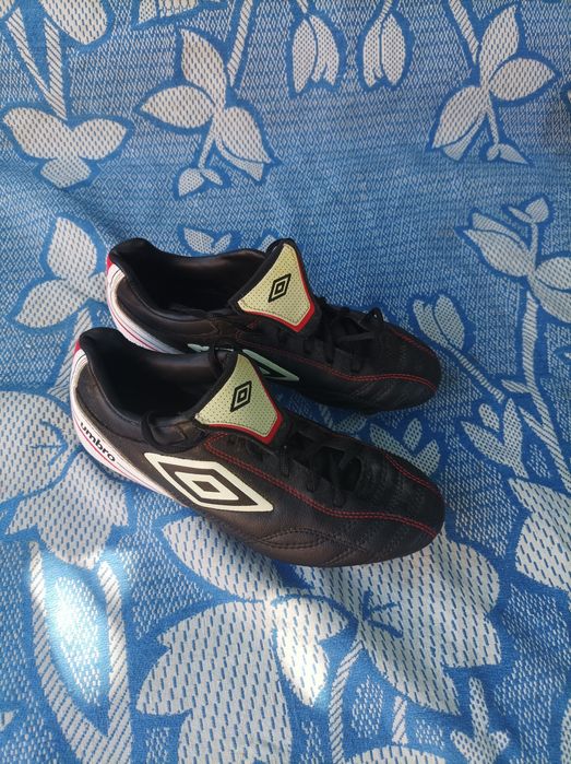 Бутсы футбольные р36.5