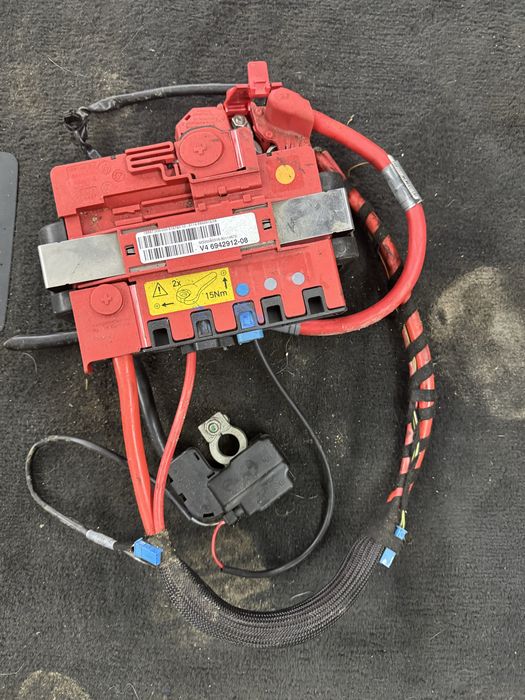 KLEMA PLUSOWA / BEZPIECZNIK - ORYGINAŁ BMW3  Bmw 1e87 e90  e91 e92 e93