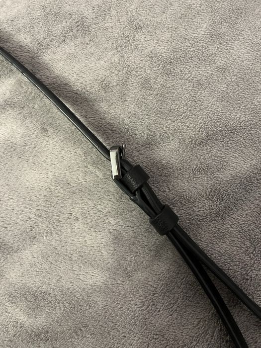 Czarna torebka guess dlugi pasek przez ramię mała zgrabna bardzo dobra