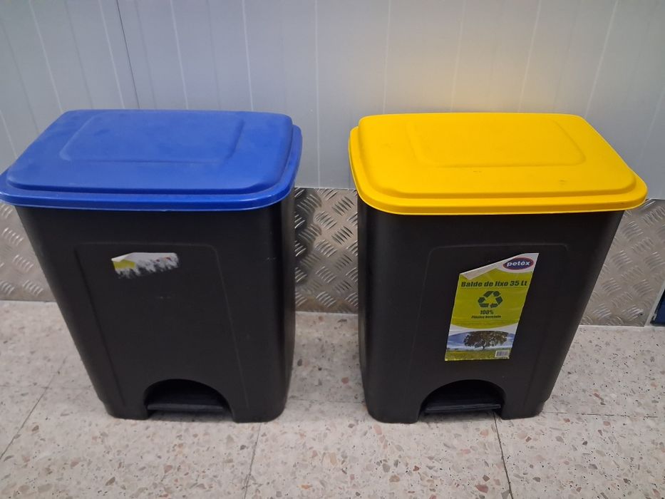 Baldes reciclagem amarela e azul