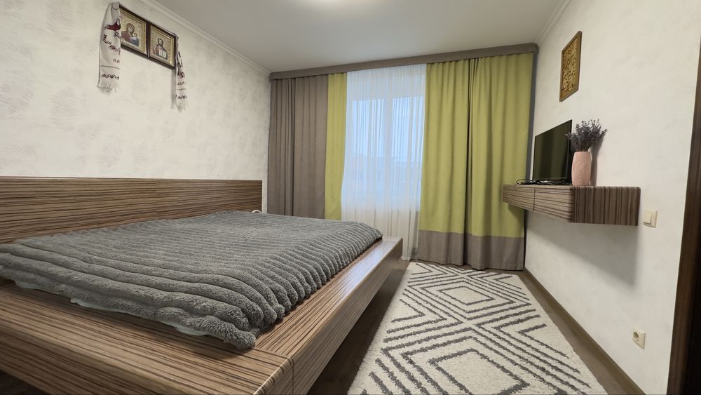 Продаж дворівневоі квартири мікрорайн Виставка
