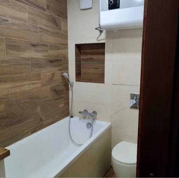 Продам 4к.кв. 100м2 Павлове Поле пр.Науки біля входу в метро 23 Серпня