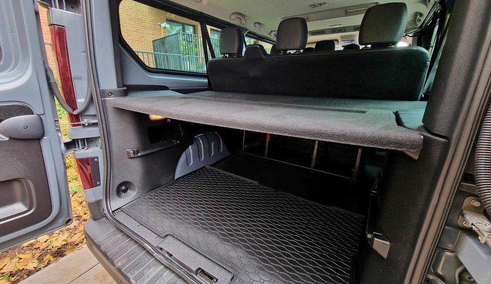 Renault Trafic - Bus / samochód na wynajem 9 osobowy