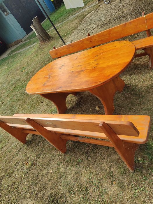 Стіл,лавки,дерево.