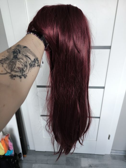 Peruka ciemna burgundowa długa