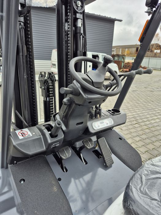 Новий вилковий навантажувач, погрузчик TEU