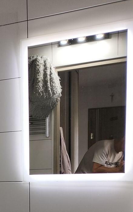 Lustro z podświetleniem LED.