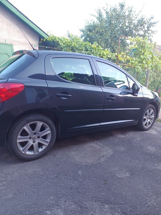 Продам автомобіль Пежо 207