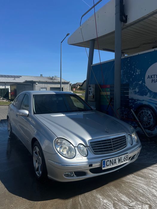 Mercedes Benz W211