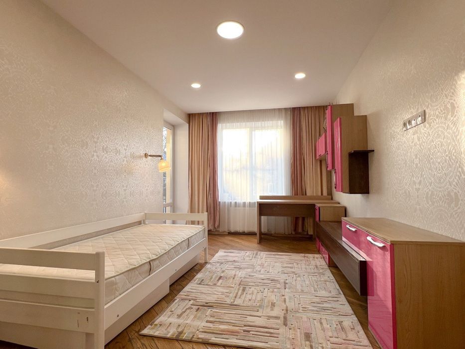 !БЕЗ КОМІСІЇ 3-кімнатна квартира з терасами у ближньому  центрі Львова