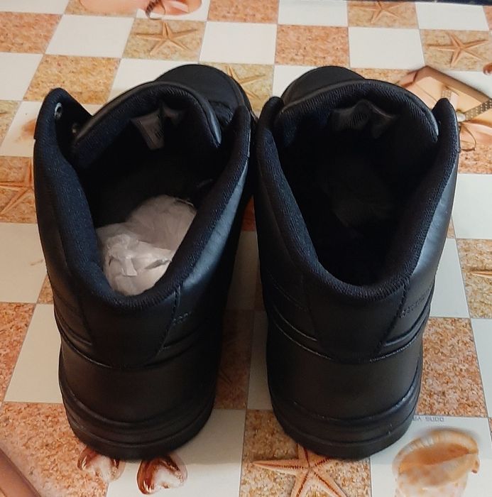 Кроссовки  кожанные  натуральная