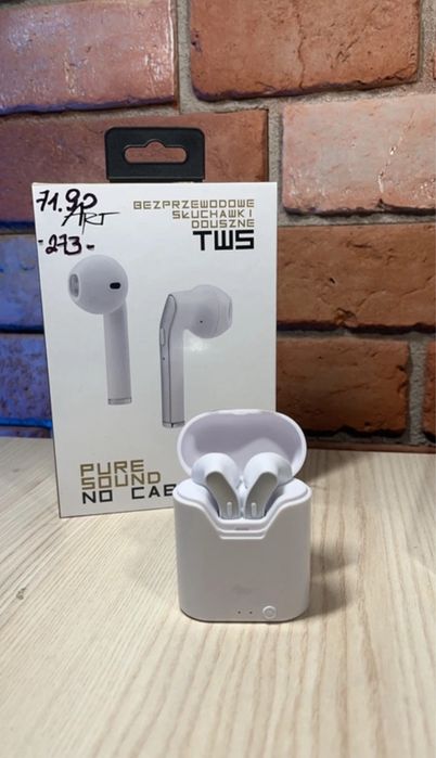 Białe słuchawki bluetooth