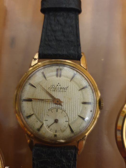 Relógios a corda e automático