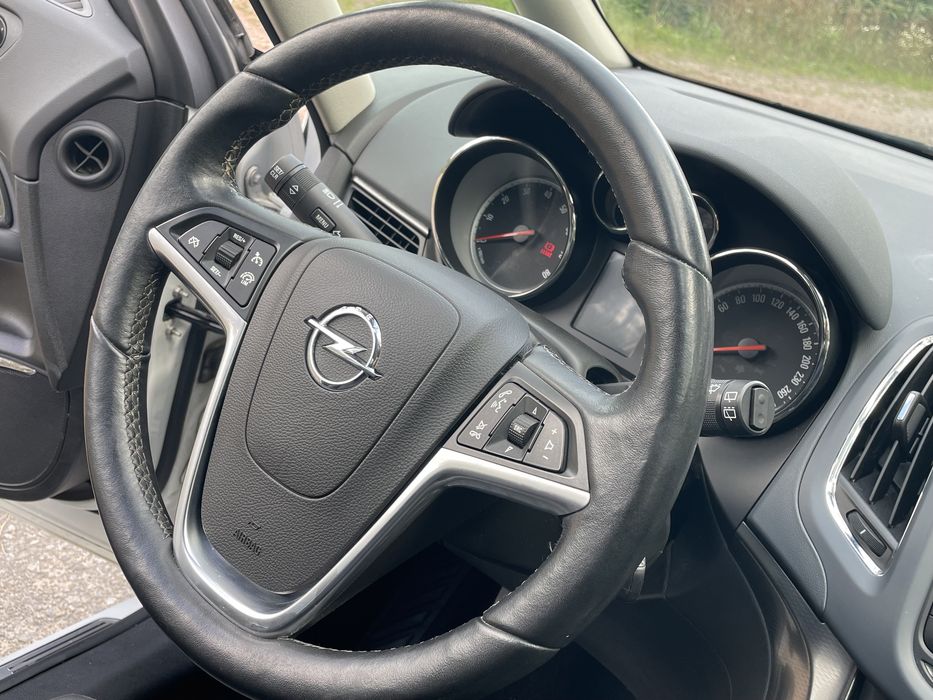Свіжопригнана Opel Zafira Tourer 2013р.в  1.6 газ/бензин