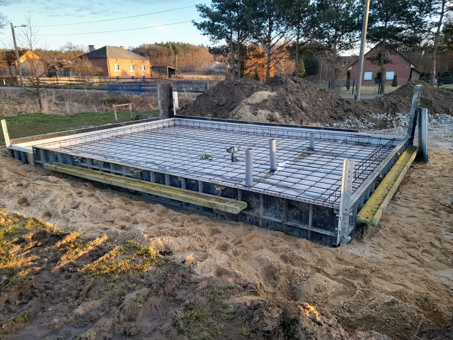 Wynajem szalunki ścienne fundamenty ławy stopy mur oporowy płyty tekko pcv montaż transport
