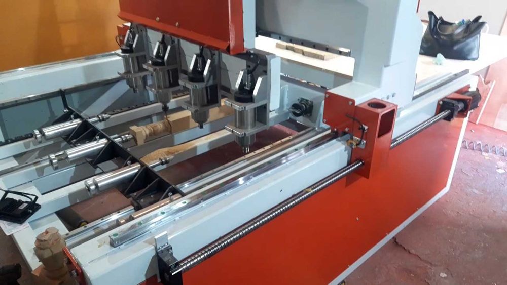 Станок фрезерный с ЧПУ 4 шпинделя, 4 поворотных группы. 4Д ЧПУ.