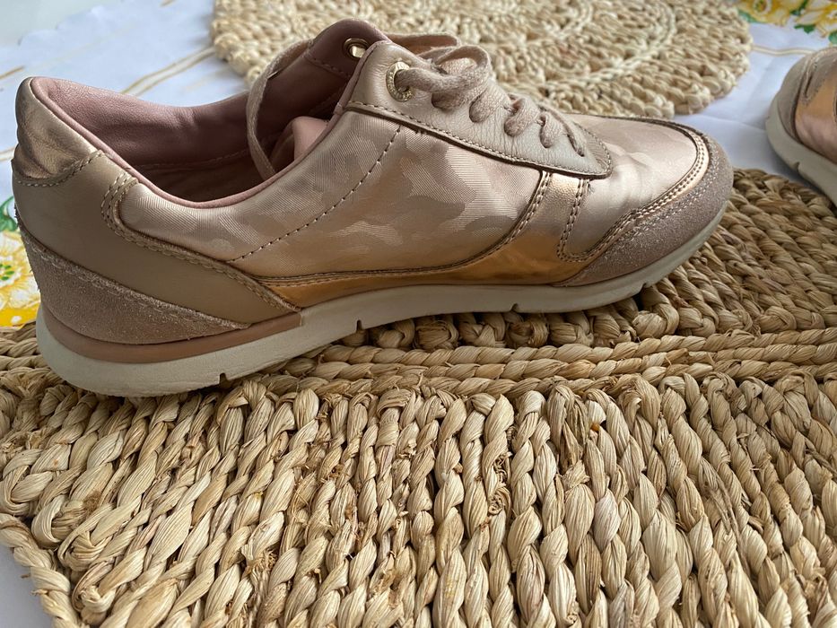 Sprzedam oryginalne sneakersy tommy hilfiger