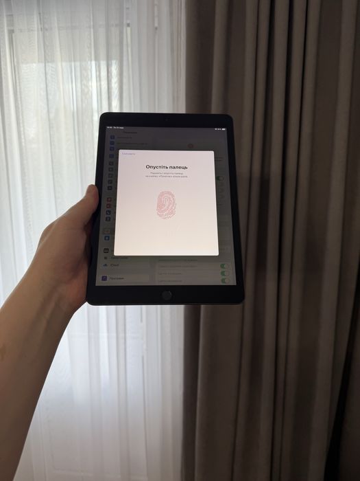 Продаю iPad 7-го покоління, 32 ГБ, версія Wi-Fi.
