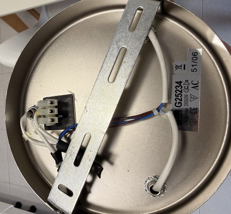 Focus de iluminacao em cromado