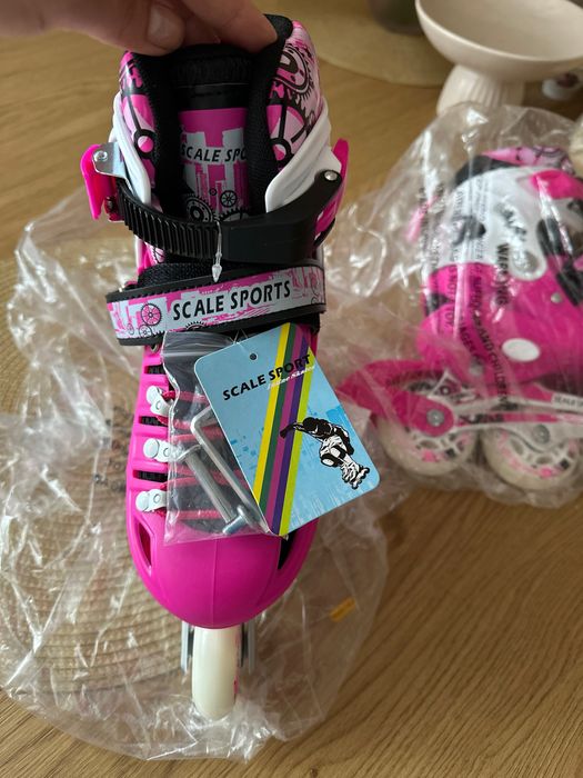 Нові роліки для дівчинки