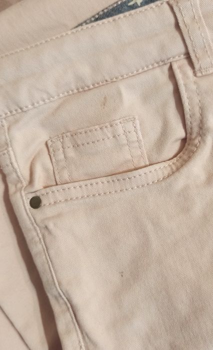 Jasne wąskie spodnie