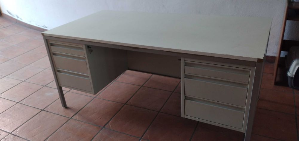Secretária de escritório metálica Branca C/gavetas modelo grande