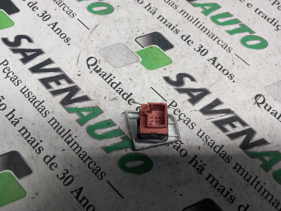 Botão / interruptor 4 piscas CITROËN C-Elysee