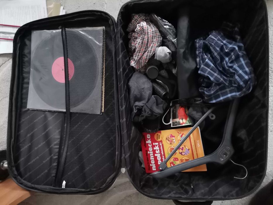 Walizka na kółkach duża mocna pojemna sprawdzona i tania !