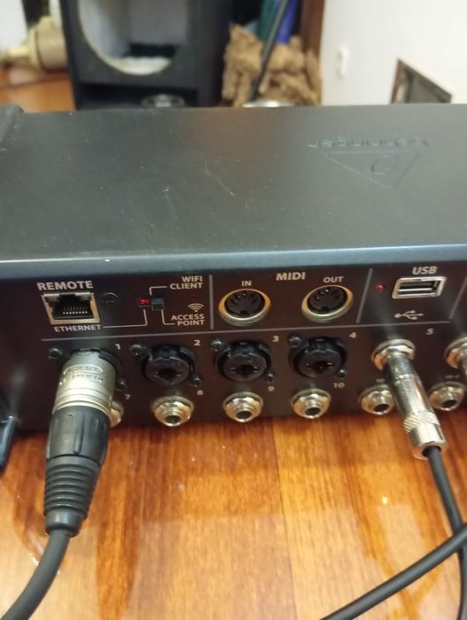 Behringer X Air XR12.