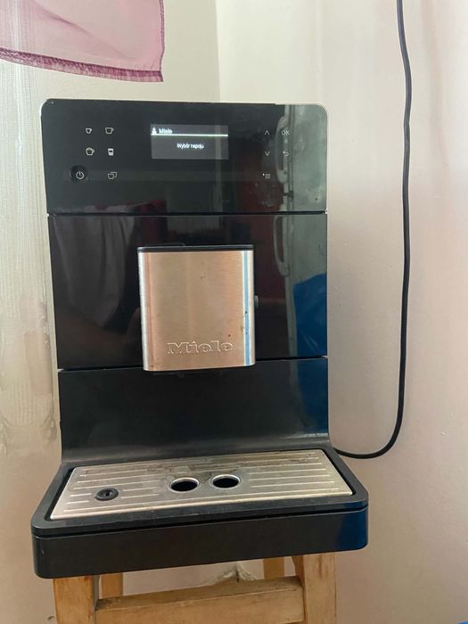 Miele CM5300 ekspres automatyczny – sprawny, problem z młynkiem / do naprawy