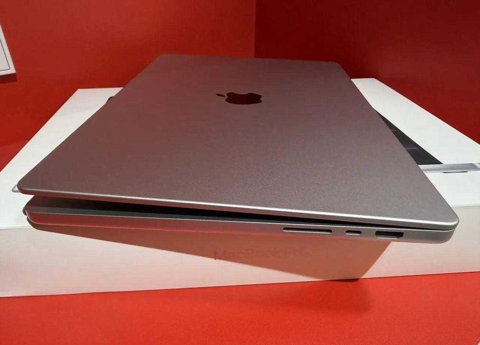 MacBookPro14インチ M4 14コアCPUと20コアGPUを搭載したApple Pro 16インチMacBook Apple シルバー 1TB 48GB M4Pro MacBook本体