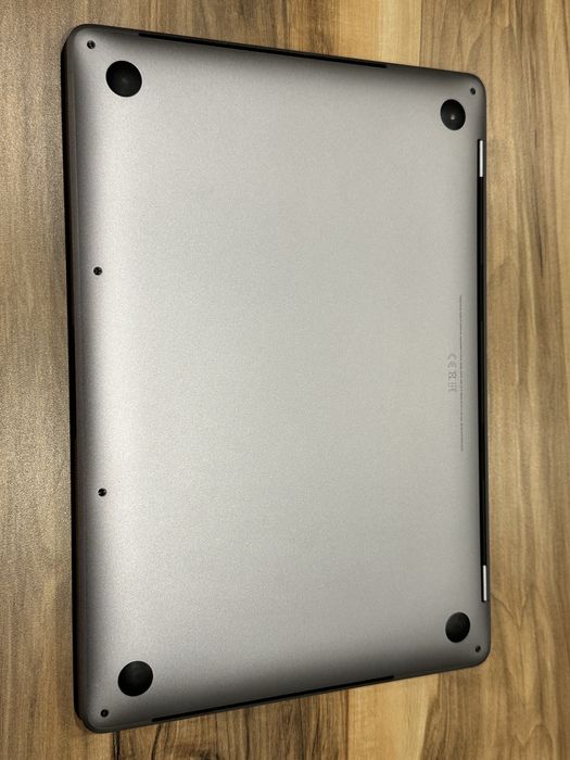 Macbook pro 13  2018   i5 8/256