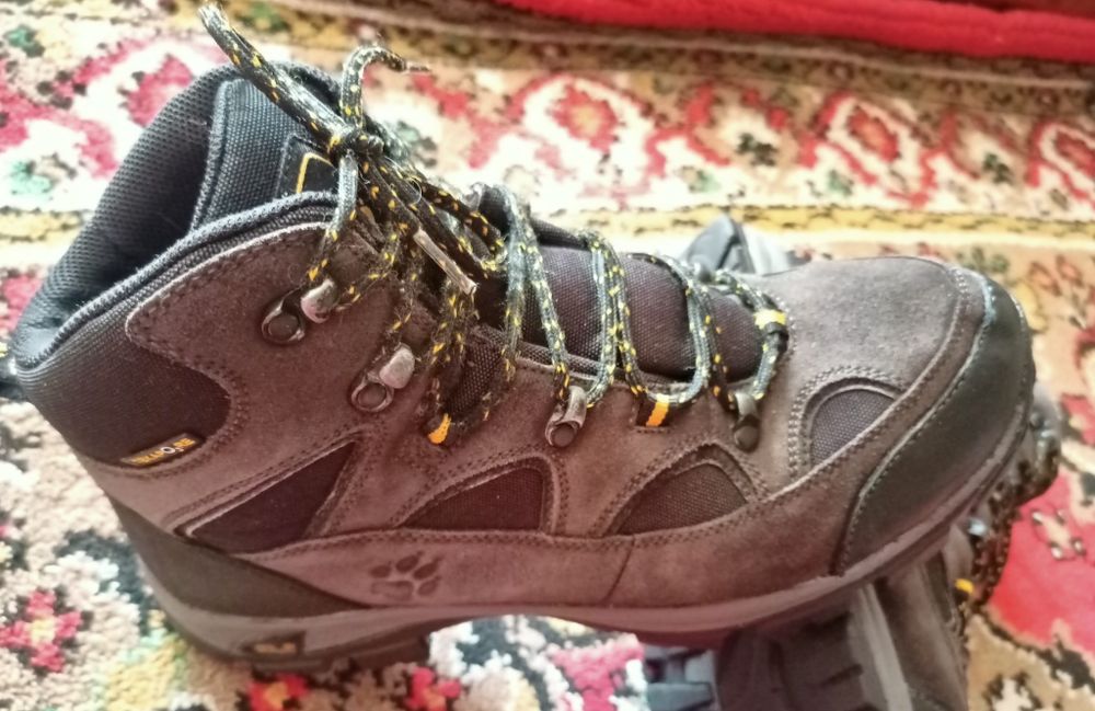 Чоловічі черевики Wolfskin.