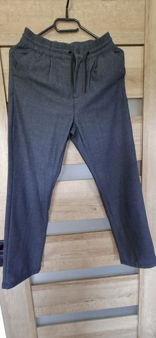 Spodnie eleganckie 152