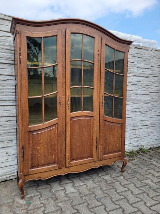 Elegancka dębowa witrynka Ludwikowska.