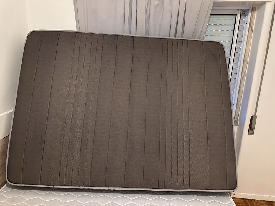 Cama casal com cabeceira e Colchão  pouco tempo de uso