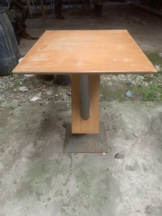 Mesas de café em madeira e ferro