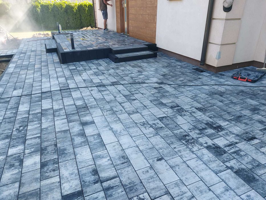 Prace brukarskie , układanie kostki brukowej