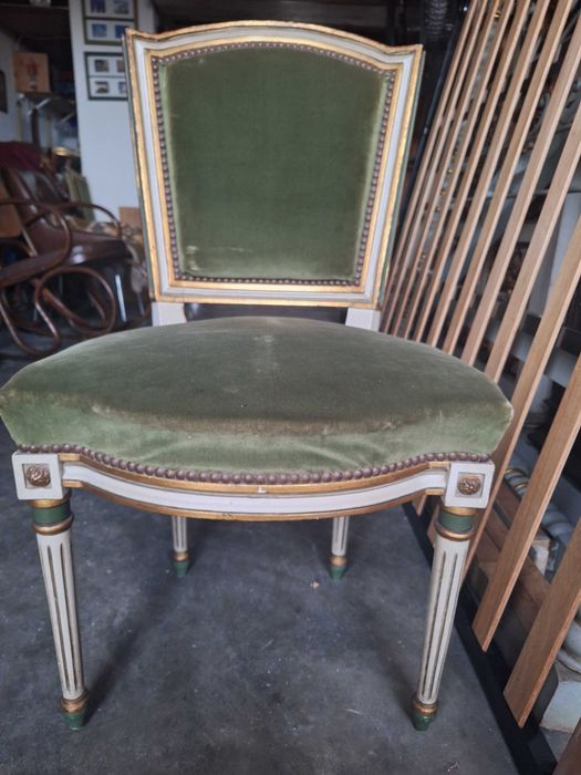 Conjunto 6 cadeiras muito elegantes em bom estado.