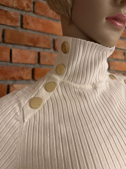 Sukienka sweterkowa Zara