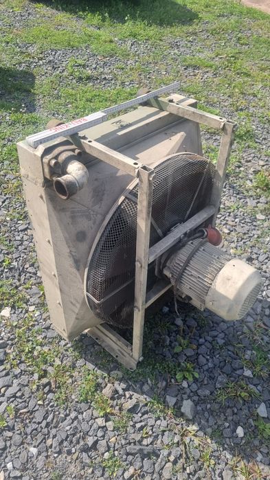 Duża chlodnica hydrauliczna z silnikiem