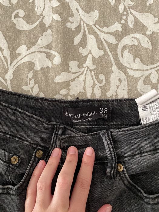 calças  de ganga pretas stradivarius