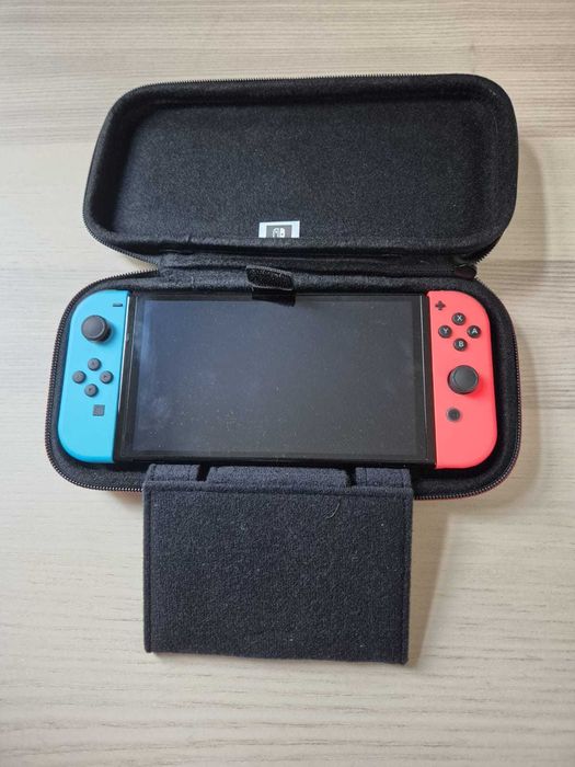Nintendo Switch OLED + Bolsa de Transporte + Jogo "Hogwarts Legacy"