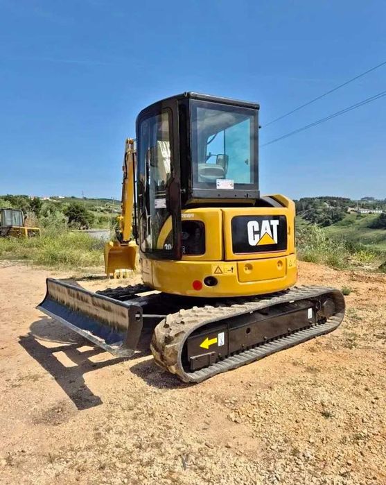 Mini escavadora Caterpillar 4 Ton.